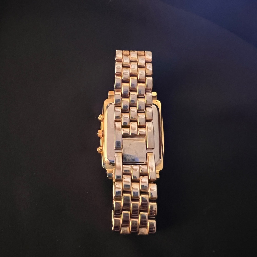 Bought this watch at Nordstrom during a sale.  Never wore it.  Needs battery - Picture 4 of 5